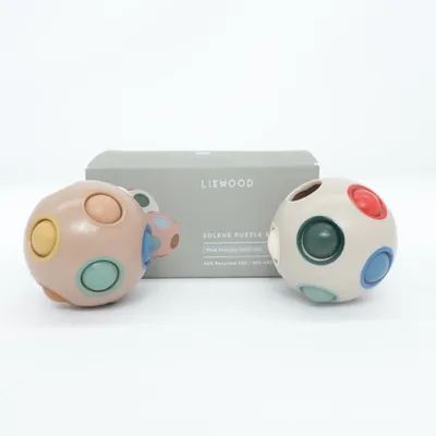 Aktivitetslegetøj (Solene Puzzle Ball) fra Liewood