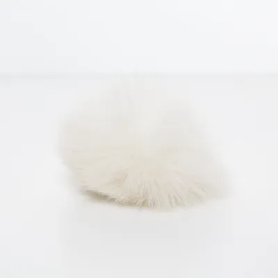 Brooch (White) Unknown metal