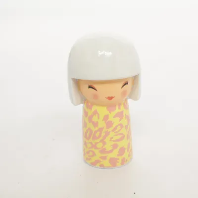 Kokeshi (Gul, Rosa, Vit) från Skincity