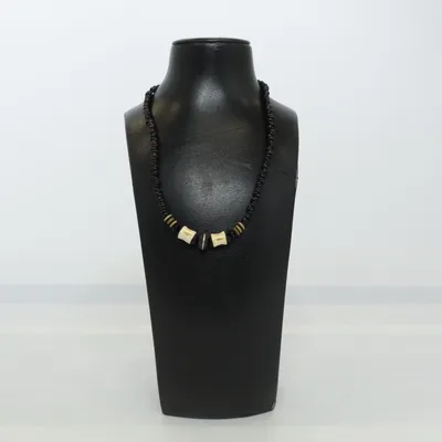 Halsband (Svart, Beige) Okänd metall, Trä, Snäckor