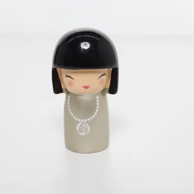 Figurin (Svart, Beige) från Skincity