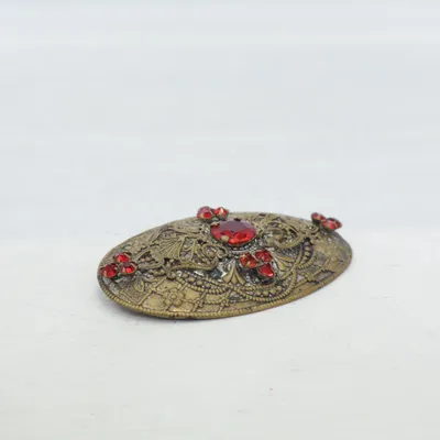 Brosch (Röd, Guldfärgad) Okänd metall