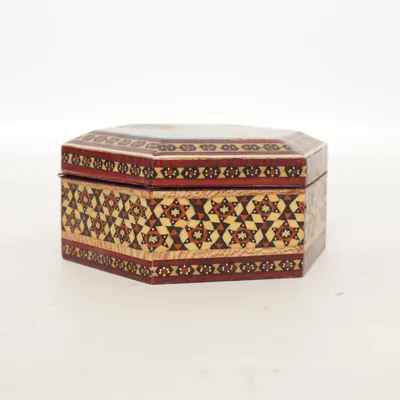 Box (Multicolored)