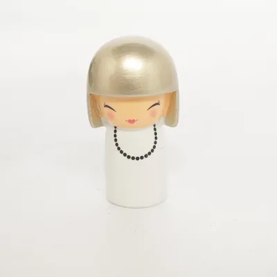 Kokeshi (White, Gold) from Skincity