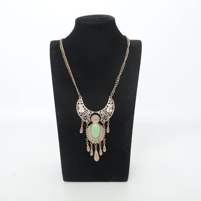 Necklace (Gold, Green) Unknown metal