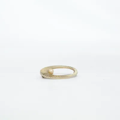 Brosch (Guldfärgad) Okänd metall