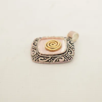 Pendentif (Argent, Or) Métal inconnu