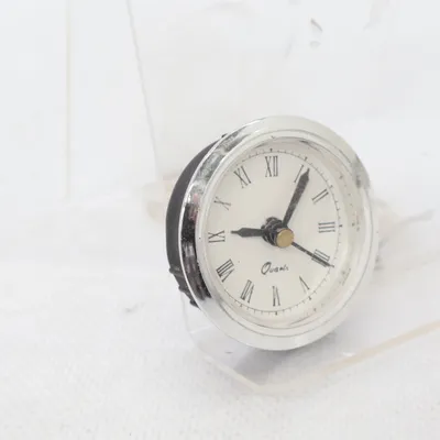 Bordsklocka (RDM408) från Quartz  