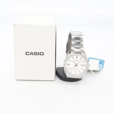 Wristwatch (Silver, White) from Casio