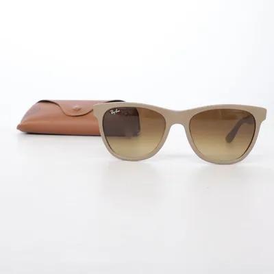 Solglasögon (RB 4184) från Ray-Ban