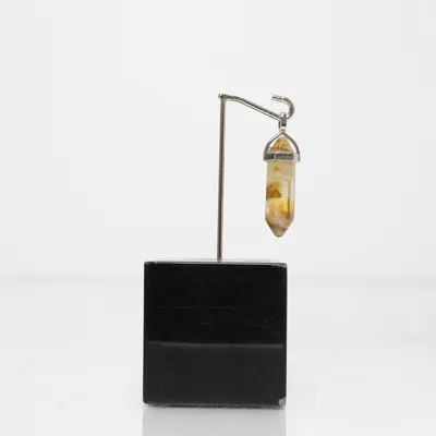 Hänge (Beige) Okänd metall