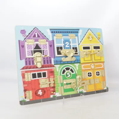 Aktivitätsspielzeug (Latches Board) von Melissa & Doug