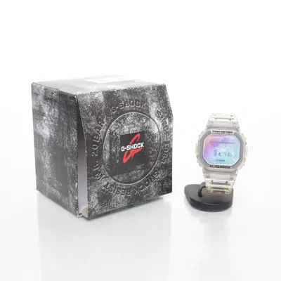 Armbandsur (DW-5600SB) från Casio