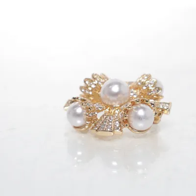 Brosch (Guldfärgad) Okänd metall