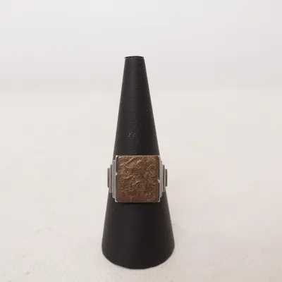 Klackring (Brun, Silverfärgad) Okänd metall