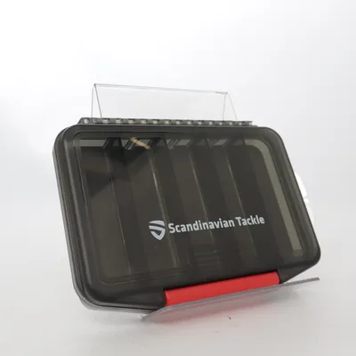 Viskoffer (Hybrid Box, scandinavian tackle, tackle box, fishing tackle box, fishing box, lure box, lure storage, tackle organizer, fishing accessories, fishing gear, angling, predator fishing, perch fishing, pike fishing, zander fishing, trout fishing, fly fishing, spinner storage, jig storage, hooks, swivels, sinkers, terminal tackle, waterproof, compact, portable, durable, outdoor, camping, hiking, boating, kayak fishing, sea fishing, freshwater fishing, tackle case, organizer box, storage case, hybrid box, Scandinavian fishing, fishing equipment, angler, tackle management, lure organizer, fishing collection, bait storage, travel fishing, fishing gift, black tackle box, premium fishing gear, practical, adventure, nature, sport fishing, fishing enthusiast, lure collection, jig heads, soft baits, hard baits, utility box, compact organizer, fishing essentials, high quality, outdoor gear, boat accessory, tackle storage, fishing lifestyle, fishing trip, waterproof box, fishing hobby, spinning, casting, predator angling, Scandinavian design, organized fishing, tackle case, gear organizer) van Scandinavian Life