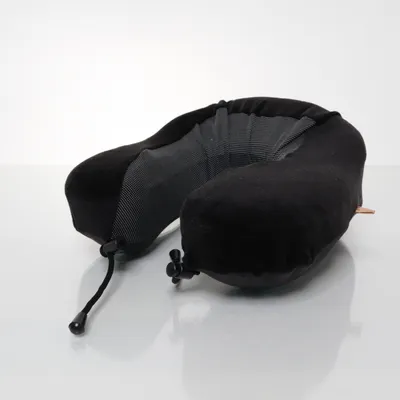 Nackkudde (Svart) från Tallgo