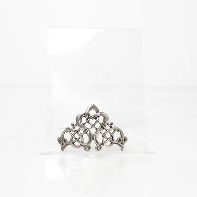 Brosch (Silverfärgad) Okänd metall