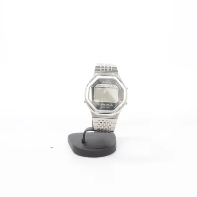Wristwatch (Certina armbandsur, Certina klocka, Certina digital klocka, Certina quartz, Certina vintage, vintage armbandsur, retro klocka, digitalt armbandsur, digital klocka, herrklocka, damklocka, unisex klocka, silverfärgad klocka, mesharmband, stållänk, rostfri stil, klassisk klocka, samlarklocka, samlarur, schweizisk klocka, Swiss watch, quartz watch, vintage Certina, retro accessoar, 80 tals klocka, 90 tals klocka, stilren klocka, elegant vardag, second hand klocka, klocka till kontor, klocka till outfit) from Certina