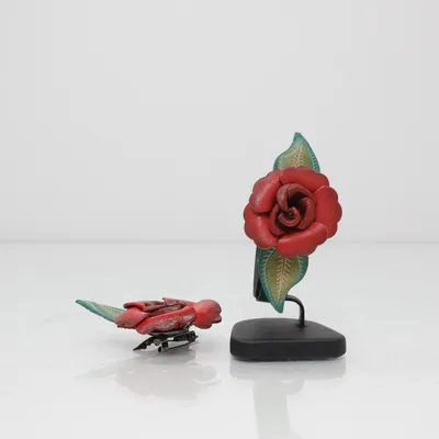 Smykkesæt (Schmucksetz Armband und Brosche mit Rose) fra Top Vintage Læder