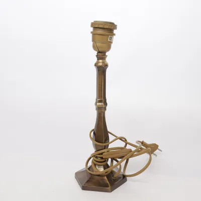 Lampfot (Guldfärgad, Röd) från Valsa