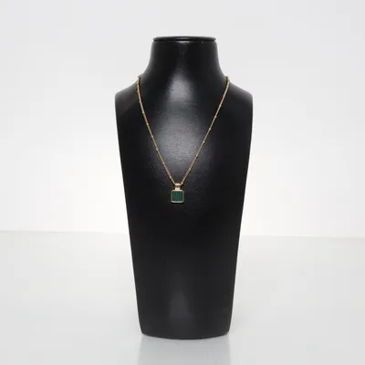 Halsband (Guldfärgad) från M Okänd metall