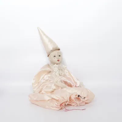 Poupée en porcelaine (Rose)