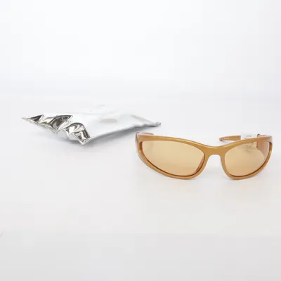 Solglasögon (LSP2452408) från Le Specs