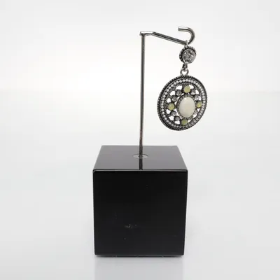 Hänge (Silverfärgad) Okänd metall