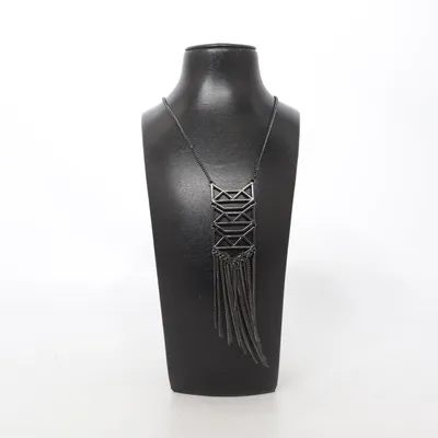 Collier (Noir) Métal inconnu
