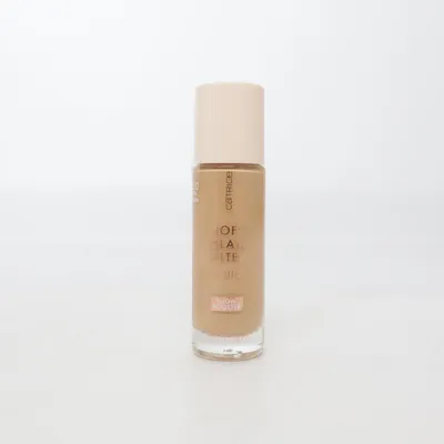 Foundation (Soft Glam Filter Fluid) från Catrice