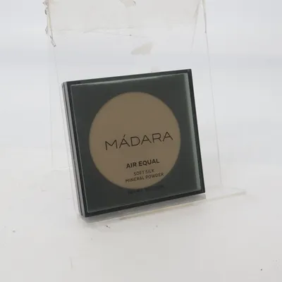 Puder (AIR EQUAL SOFT SILK MINERAL POWDER) fra Mádara