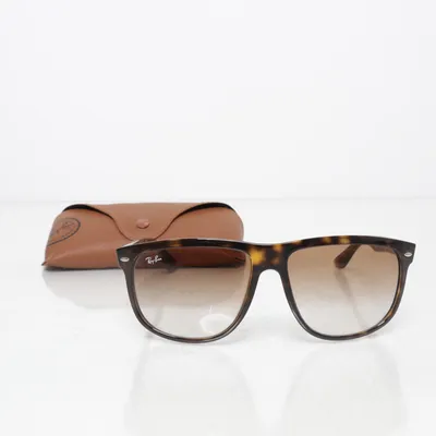 Solglasögon (RB 4147) från Ray-Ban