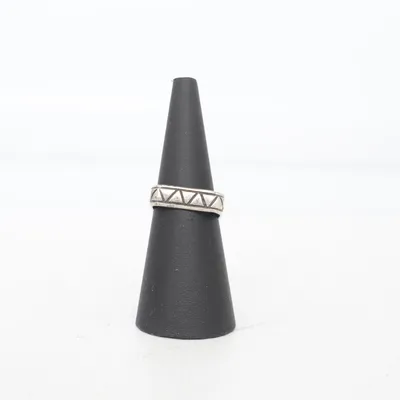 Ring (Silverfärgad) Okänd metall