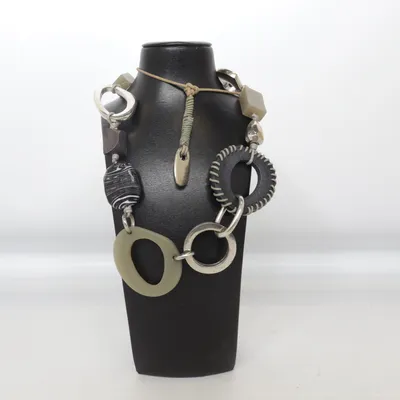 Halsband (Svart, Silverfärgad, Flerfärgad) från WOS Okänd metall