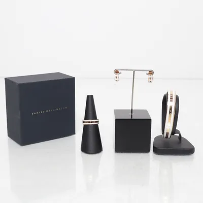 Smyckesset (Guldfärgad) från Daniel Wellington Okänd metall