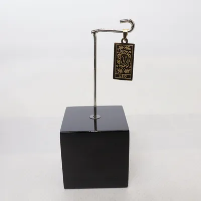 Hänge (Guldfärgad) Okänd metall