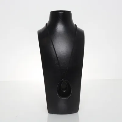 Halsband (Svart) Okänd metall