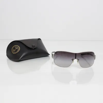 Solglasögon (RB 3392) från Ray-Ban