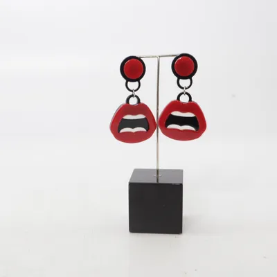 Oorbellen (Rood, Zwart, Wit) Onbekend materiaal