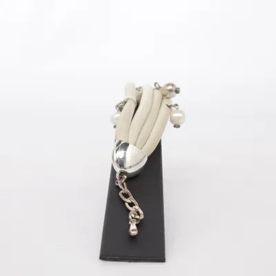 Armband (Vit, Silverfärgad) från Baglady Okänd metall, Skinn