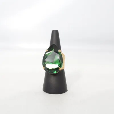 Ring (Grün, Gold) von Caroline Svedbom Unbekanntes Metall