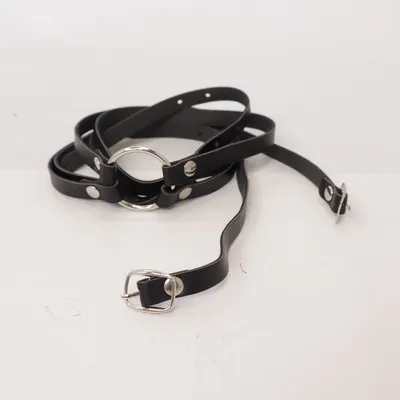 Kroppssmycke (Svart) Okänd metall