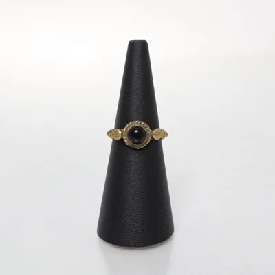 Ring (Geel, Zwart) Onbekend materiaal
