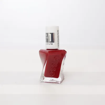 Nail polish (Gel Couture) from Essie