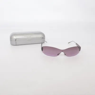 Solglasögon (212) från Carolina Herrera