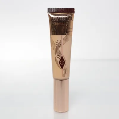 Foundation (2 Warm Chaud) från Charlotte Tilbury