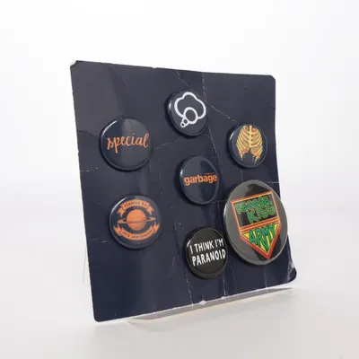 Brosch (Flerfärgad) Okänd metall