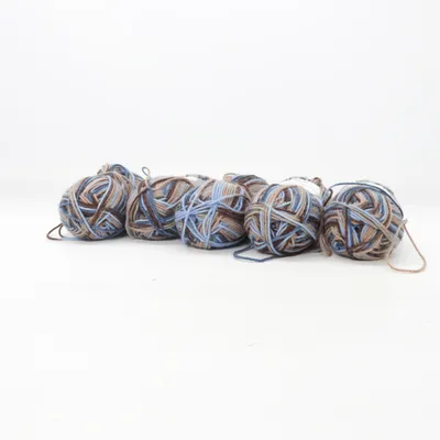 Yarn (Lisa Premium color) from Gründl Acrylic
