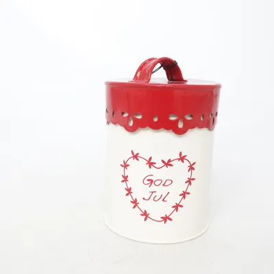 Schachtel (Cream Box W/Red Heart) von Victoria's Design House